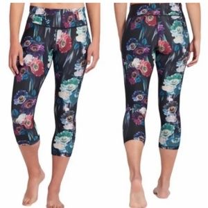 NWT Calia by  Carrie Underwood floral capri leggings sz xl